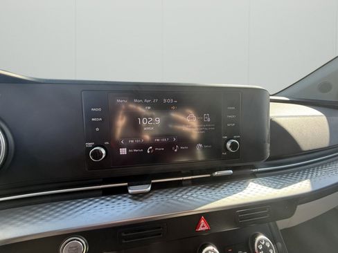 Used 2024 Kia Carnival LX FWD image 12