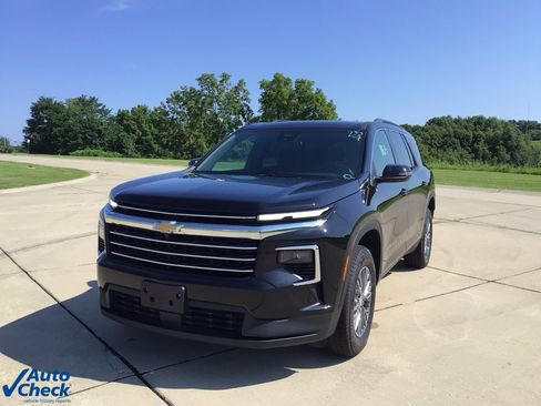 Used 2025 Chevrolet Traverse LT image 9