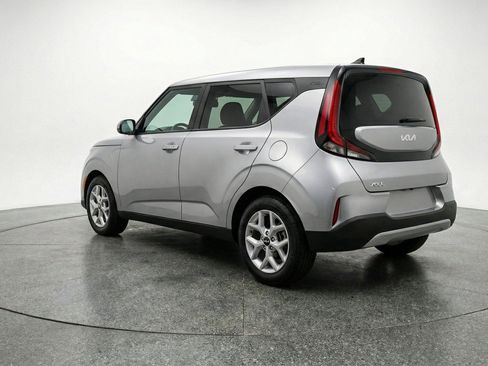 Used 2025 Kia Soul LX w/ LX Technology Package FWD image 6