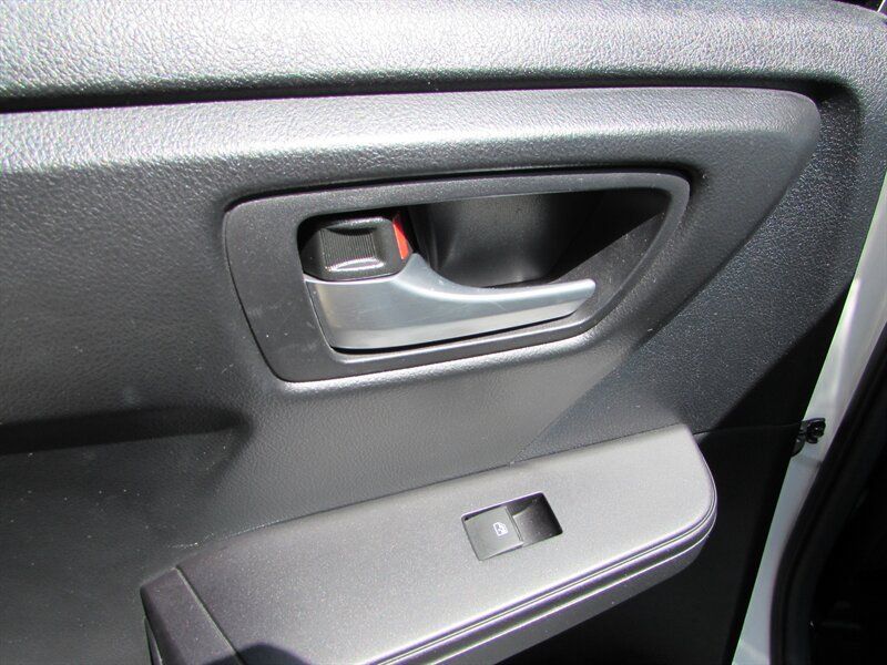 Used 2015 Toyota Camry SE w/ Moonroof Package FWD image 24