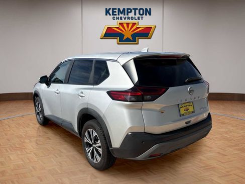 Used 2023 Nissan Rogue SV image 4