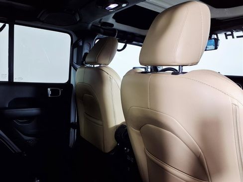 Used 2018 Jeep Wrangler Unlimited Sahara image 11