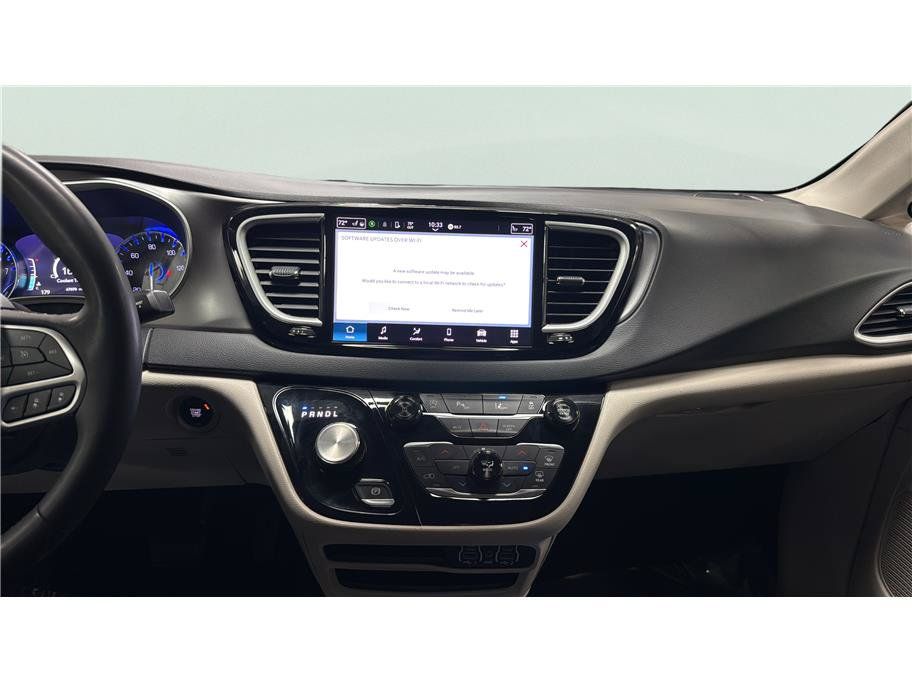 Used 2024 Chrysler Pacifica Touring-L FWD image 31