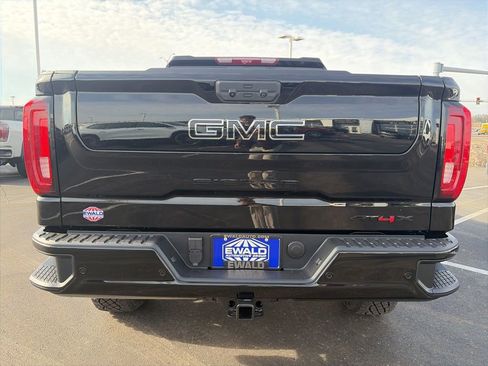 New 2026 GMC Sierra 1500 AT4X w/ LPO, Black Badging Package AWD/4WD image 8
