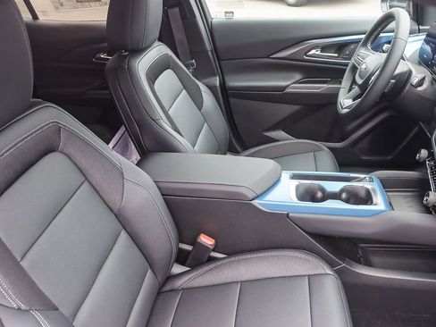 New 2026 Chevrolet Equinox EV LT image 15