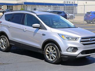 Used 2017 Ford Escape SE w/ Equipment Group 201A image 1