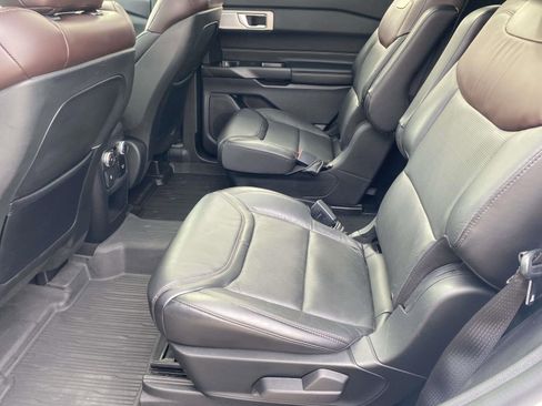 Used 2020 Ford Explorer Platinum w/ Premium Technology Package image 11