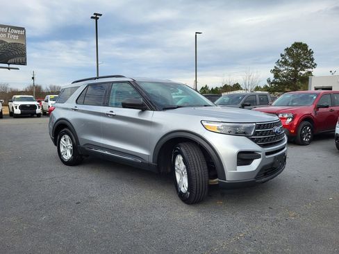 Certified 2022 Ford Explorer XLT image 7