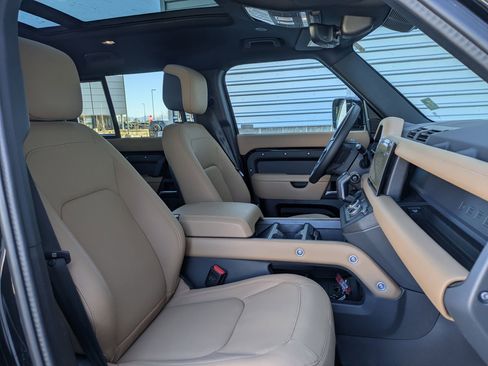 Certified 2025 Land Rover Defender 110 X-Dynamic SE image 30