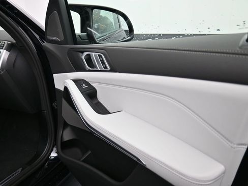 New 2026 BMW X5 M60i image 19