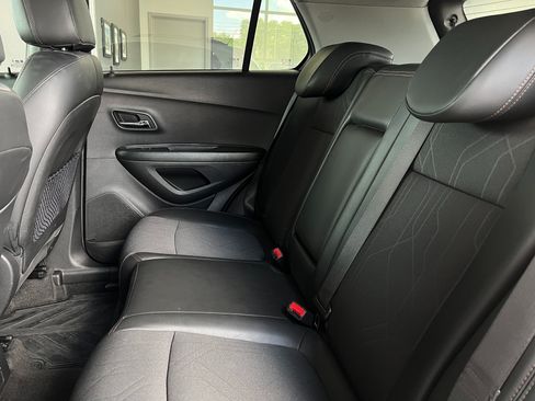 Used 2021 Chevrolet Trax LT w/ Driver Confidence Package AWD/4WD image 21