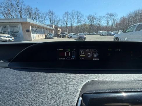 Used 2019 Toyota Prius XLE image 24