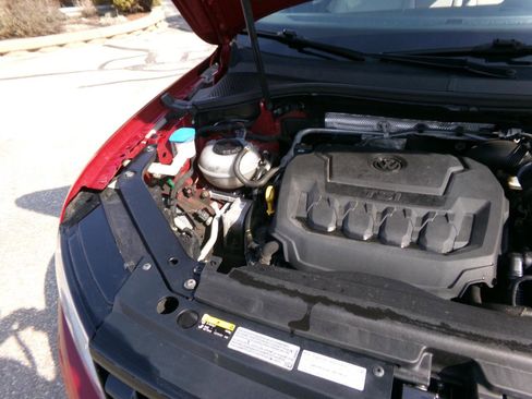 Used 2018 Volkswagen Tiguan SE image 29