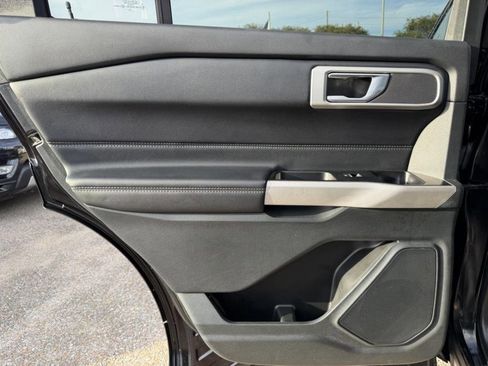 Used 2022 Ford Explorer XLT w/ Equipment Group 202A image 17