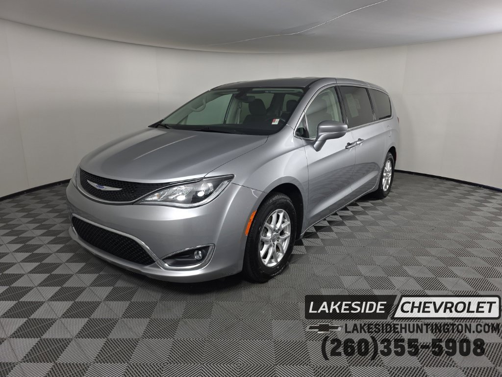Used 2020 Chrysler Pacifica Touring w/ Cold Weather Group FWD image 1