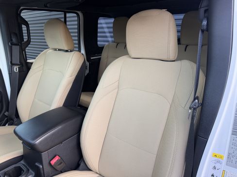 Used 2019 Jeep Wrangler Unlimited Sport S AWD/4WD image 11