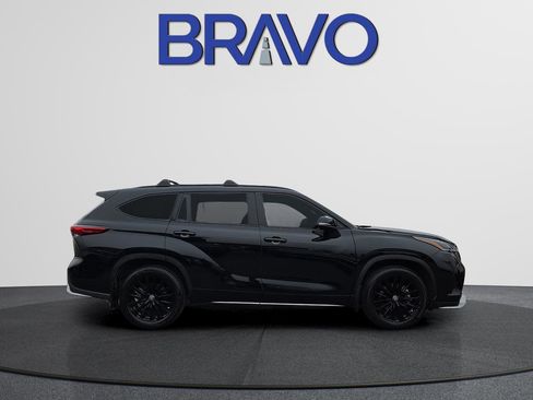 Used 2023 Toyota Highlander XSE FWD image 3