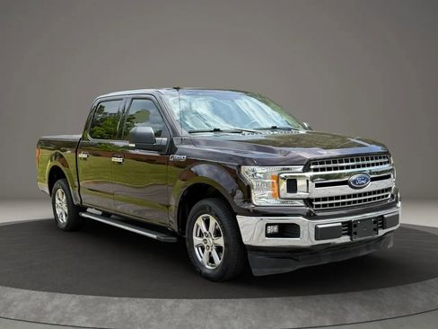 Used 2018 Ford F150 XLT w/ Equipment Group 302A Luxury RWD image 3