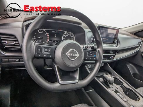 Used 2022 Nissan Rogue SV image 25