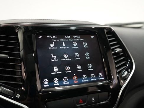 Used 2022 Jeep Cherokee Limited image 25