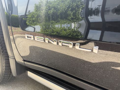 Used 2024 GMC Sierra 1500 Denali w/ Denali Reserve Package AWD/4WD image 15