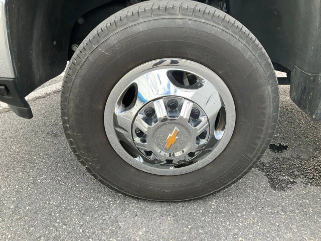 Used 2024 Chevrolet Silverado 3500 LT AWD/4WD image 9