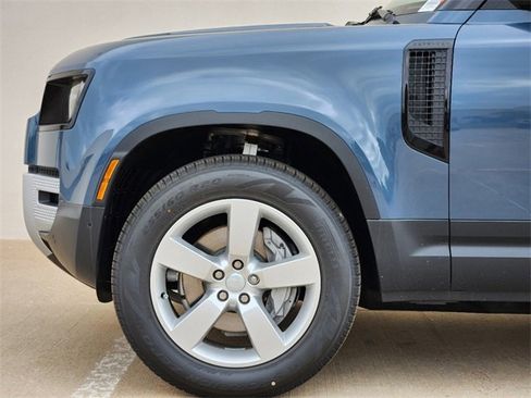 New 2024 Land Rover Defender 110 S image 9