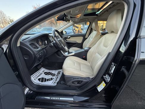 Used 2017 Volvo S60 T5 Dynamic image 10