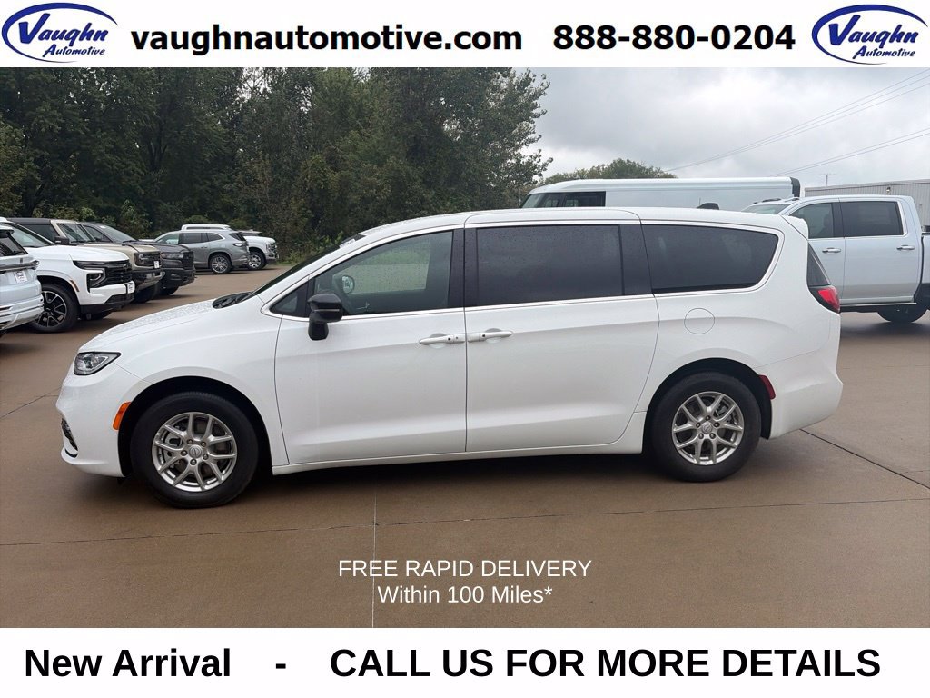 Used 2025 Chrysler Pacifica Select FWD 360° Tour