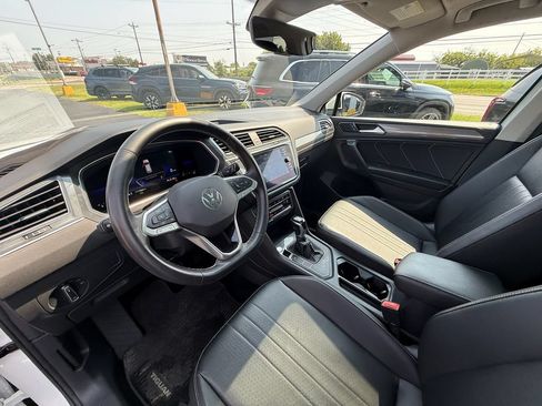 Used 2022 Volkswagen Tiguan SE FWD image 14