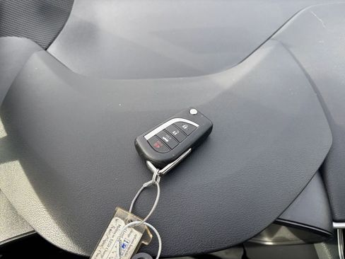 Used 2025 Toyota Corolla LE image 21