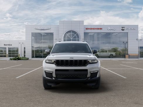 New 2025 Jeep Grand Cherokee L Limited w/ Black Appearance Package AWD/4WD image 6