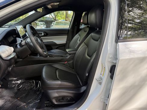 Used 2025 Jeep Compass Limited AWD/4WD image 36