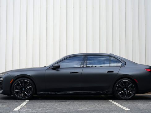 Used 2023 BMW i7 xDrive60 AWD/4WD image 9