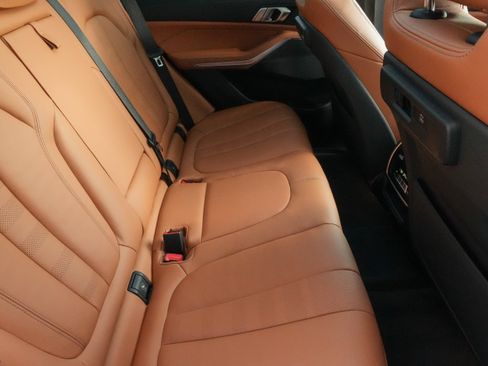 Used 2022 BMW X5 xDrive40i w/ M Sport Package AWD/4WD image 32
