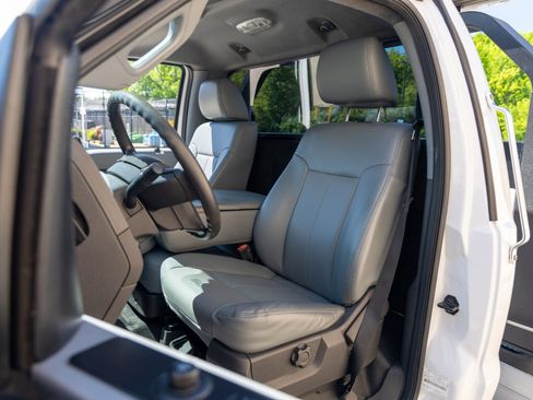 Used 2018 Ford F650 2WD Regular Cab Super Duty image 30