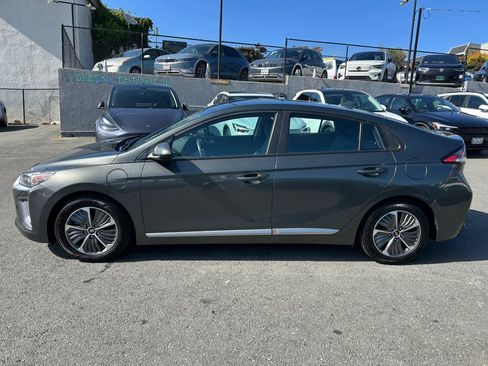 Used 2022 Hyundai Ioniq SE FWD image 8