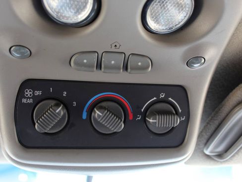 Used 2002 Chevrolet Suburban LS RWD image 23