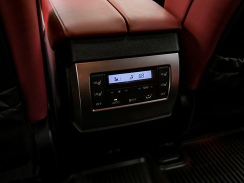 Used 2023 Lexus GX 460 Premium w/ Accessory Package AWD/4WD image 39