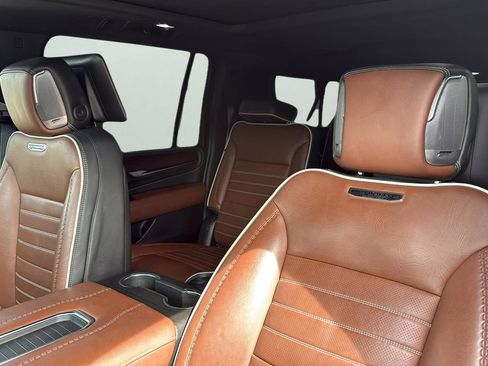 Used 2023 GMC Yukon XL Denali Ultimate image 10