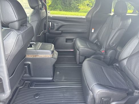 New 2025 Toyota Sienna Platinum image 26