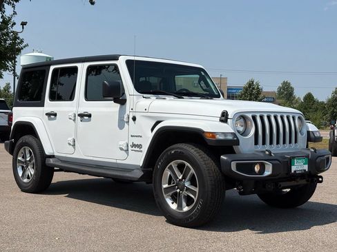 Used 2019 Jeep Wrangler Unlimited Sahara AWD/4WD image 2