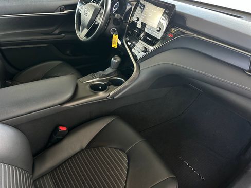 Used 2024 Toyota Camry SE image 14