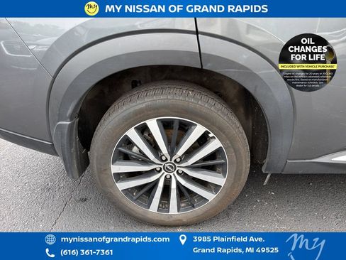 Used 2025 Nissan Pathfinder Platinum AWD/4WD image 34