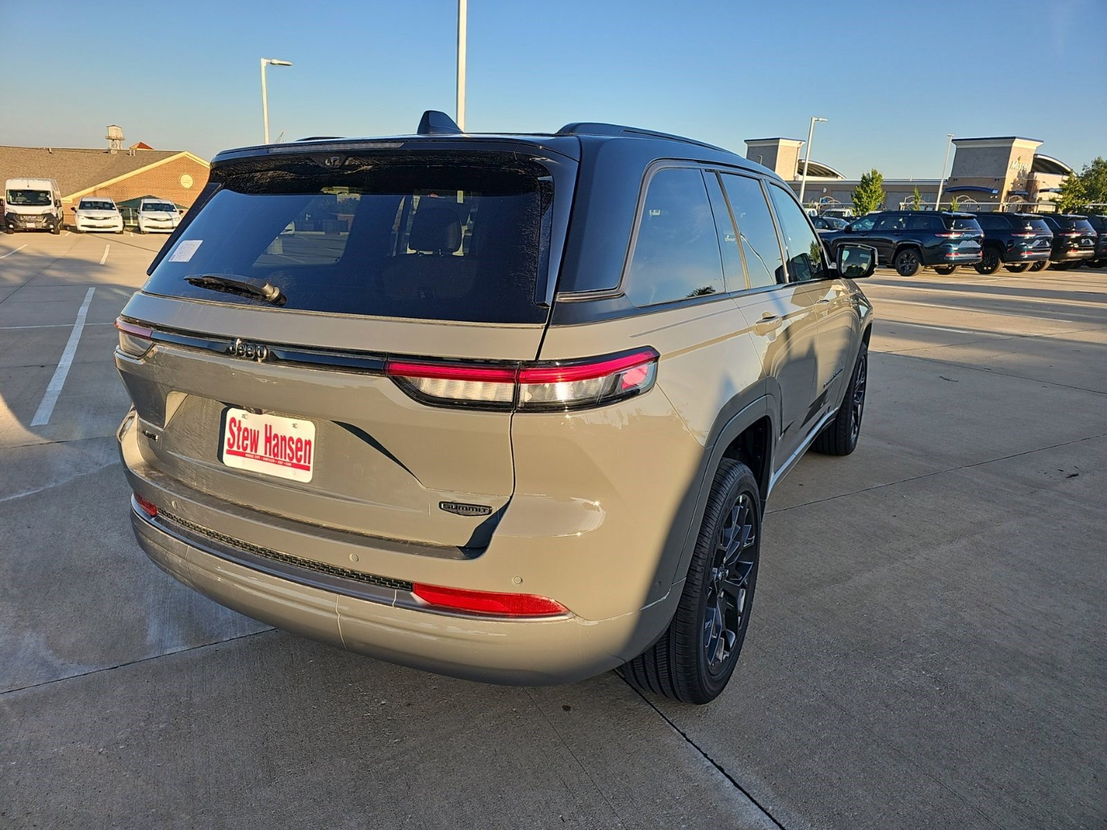 New 2027 Jeep Grand Cherokee Summit AWD/4WD image 6