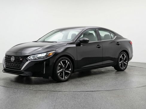 Used 2025 Nissan Sentra SV image 3