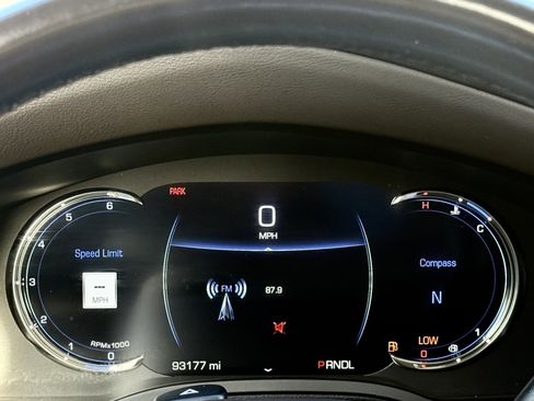 Used 2017 Cadillac Escalade Premium Luxury image 27