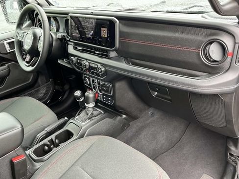 Used 2025 Jeep Wrangler Unlimited Rubicon AWD/4WD image 24