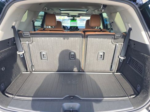 New 2025 Nissan Pathfinder Platinum image 16