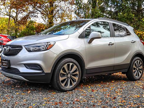 Used 2022 Buick Encore Preferred image 3